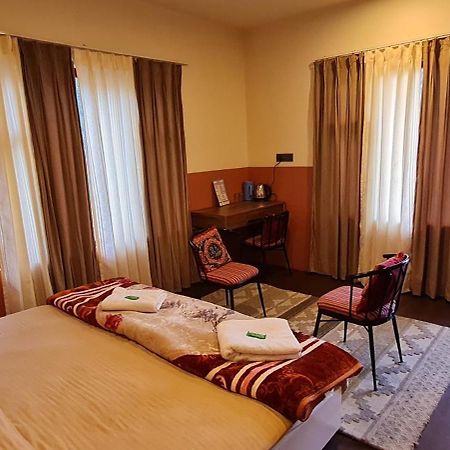 Anand Yul Jispa Hotel Ngoại thất bức ảnh